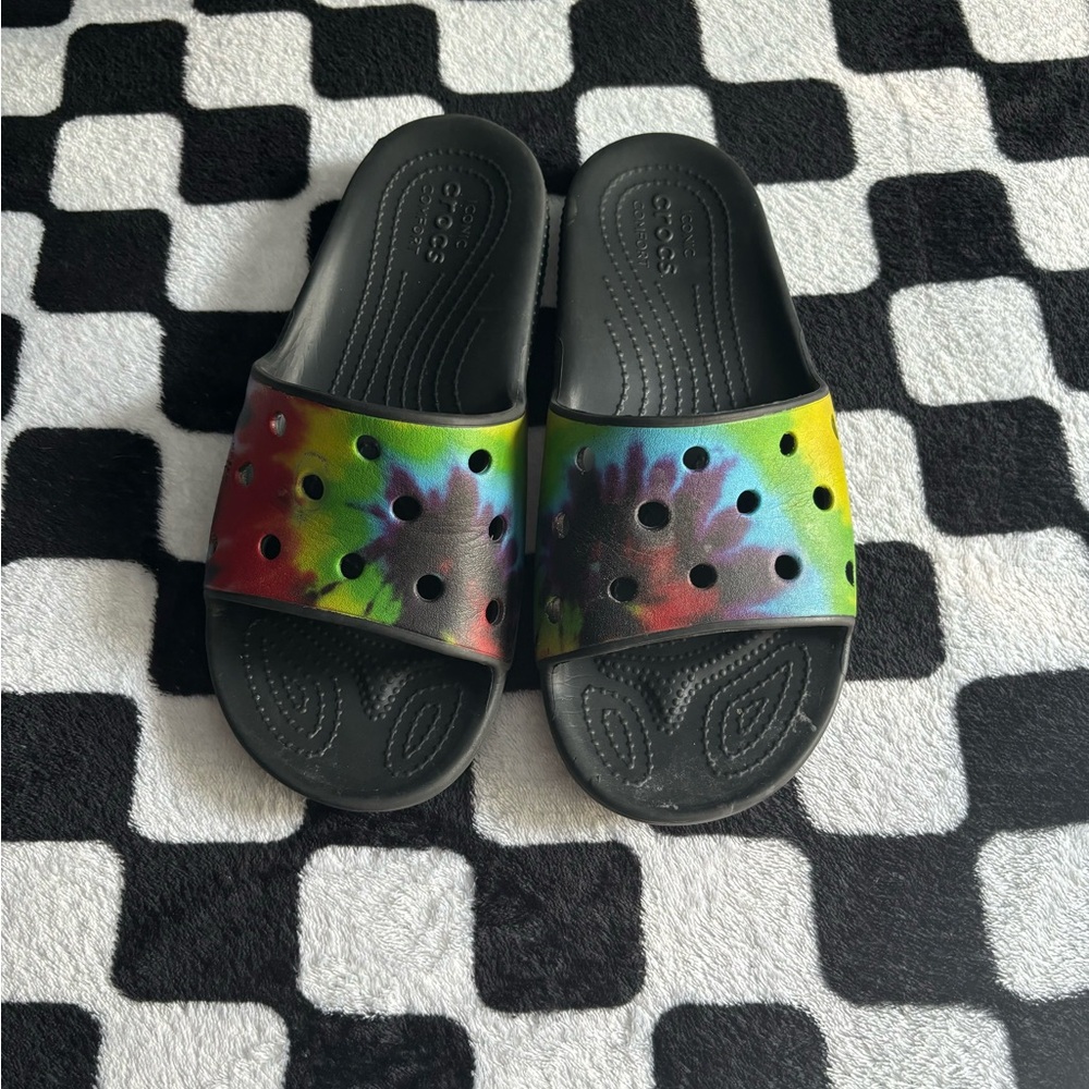 Crocs tie dye slides